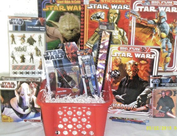 NEW-STAR-WARS-EASTER-TOY-GIFT-BASKET-ACTION-FIGURE-TOYS-BIRTHDAY-BOOKS-playset-0