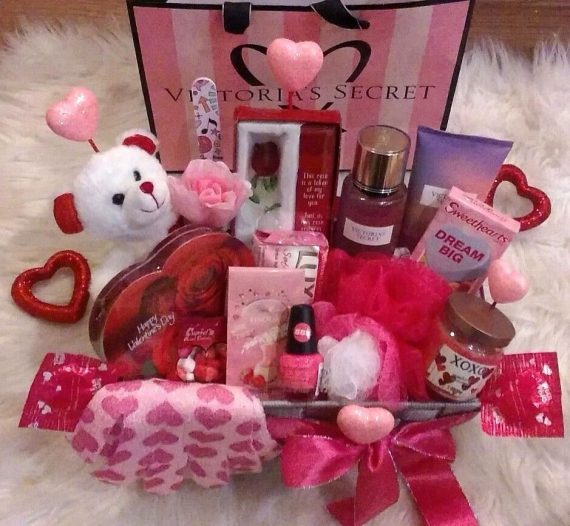 Victorias-Secret-Valentines-Gift-Basket-Love-Addict-Fragrance-Spa-Chocolates-0